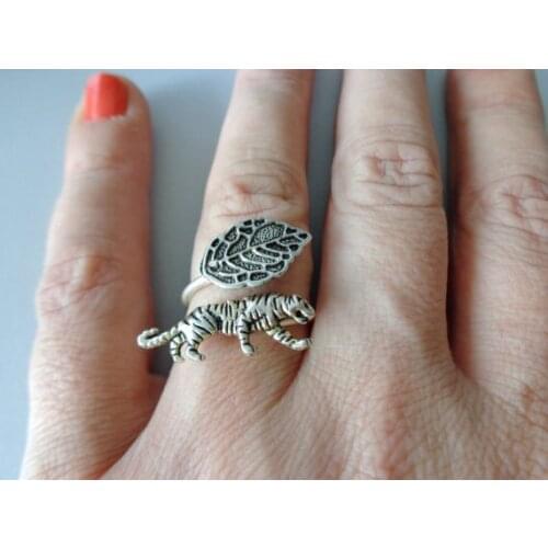 Wholesale Vintage Personalized Adjustable Tiger Rings With A Leaf Wrap Style High Quality Brand Designer Statement Ring