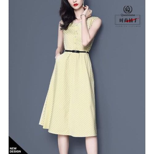 The new summer 2019 v-neck sleeveless shift dress has a high-waisted stripe a-line skirt