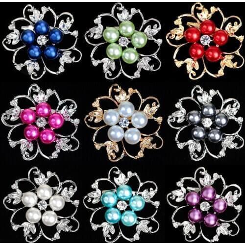 Fashion Hollow Out Flower Leaf with Five Simulated Pearl Rhinestone Brooch for Women Scarf Brooches Pins Jewelry Accessories