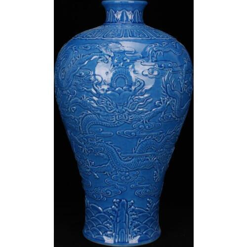Jingdezhen imitation of the Qianlong style antique porcelain dragon relief vase Chinese classical decoration