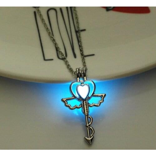 2019 New Luminous Stone Love Heart Necklace Women Fashion Glow in the Dark Pendant Necklaces Trendy Pendants Jewelry