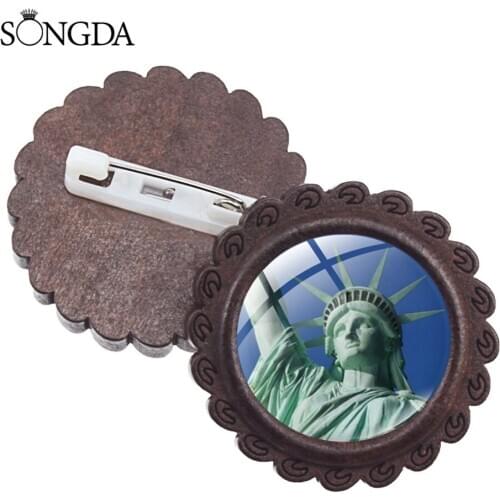 America Statue Of Liberty Art Photo Wooden Brooch Pin For Women Friend Gift Charm Flower Shape Glass Dome Brooch Jewelry