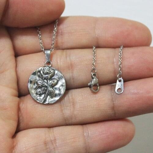 1pc Casting Rose Flower Stainless Steel Pendant Necklace Vintage Round Charms Necklaces Women Kids Girls Love Jewelry Gift