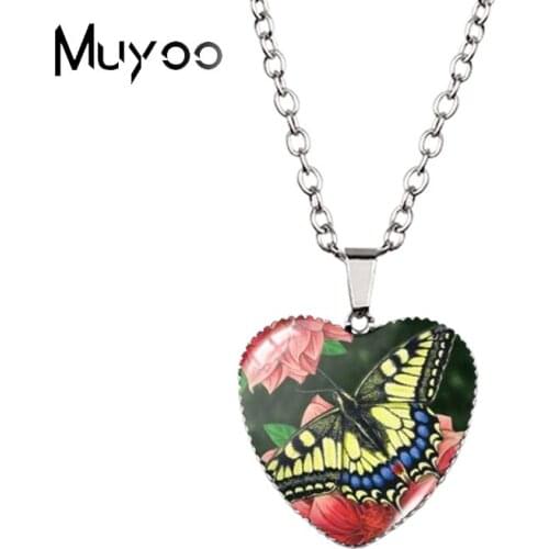 2021 New Vintage Butterflies with Flowers Oil Painting Handcraft Jewelry Glass Cabochon Heart Pendants Necklace HZ3