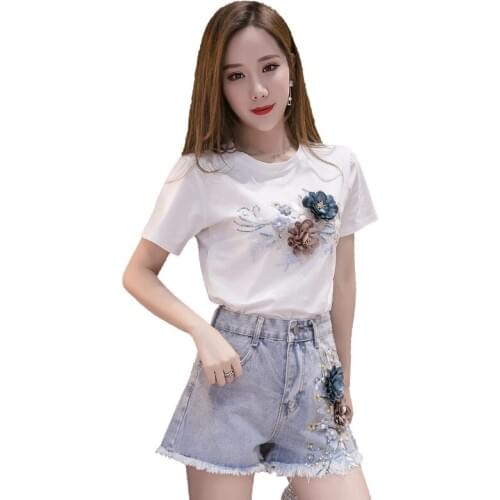 2021 New Fashion Denim Shorts Two-piece Female Embroidered Three-dimensional Flower White T-shirt + Raw-edge Wide-leg Shorts