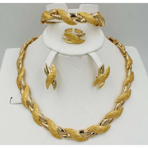 2018 New Fashion Dubai Gold Jewelry Sets Elegant line Crystal Costume Jewelry Sets Nigerian African Beads Design For Women