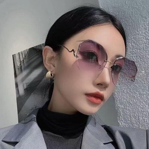 2021 Fashion Tea Gradient Sunglasses Women Ocean Water Cut Trimmed Lens Metal Curved Temples Sun Glasses Female UV400