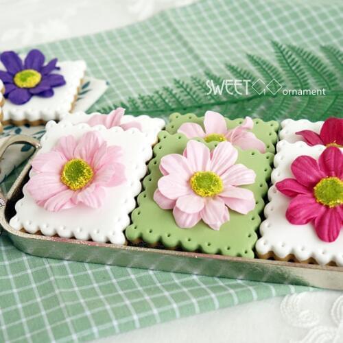 2pcs Simulation fondant flowers cookies Squared cookie cookies pink decorative cookies