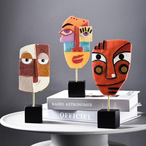 1 Pcs Nordic style Creative Resin Crafts Living Room Wine Cabinet Decoration Abstract Face Art ornament Office Coffee Decoration
