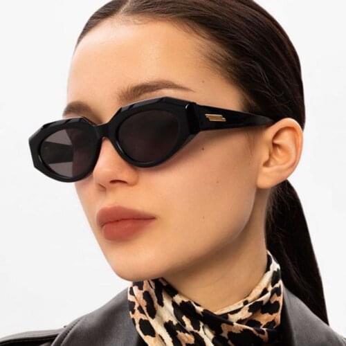 Vintage Luxury Brand Designer Cat Eye Sunglasses Women Men Fashion Small Frame Cute Oval Rivet Sun Glasses For Female Shades