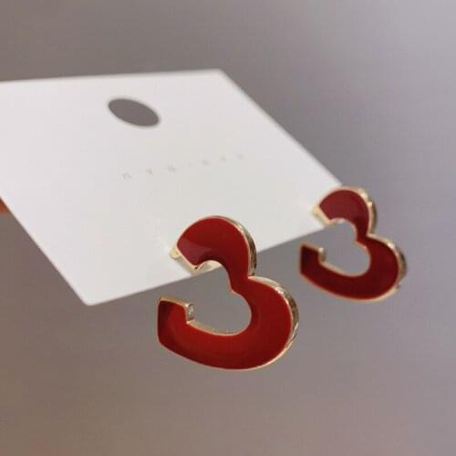 Dripping red heart-shaped earrings, exquisite gold hollow earrings, fashion earrings, ladies and ladies jewelry gifts