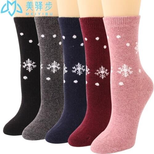 12 Pairs Per Set Autumn and Winter Adult Jacquard Snowflake Soft Warm Thickened Wool Socks Manufacturers