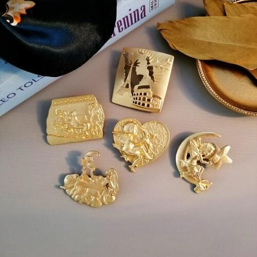 New product vintage Egyptian embossed cupid shape matte gold badge brooch wholesale
