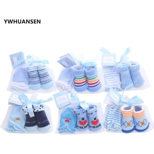 YWHUANSEN 2 Pairs/lot Cute Striped Dot Newborn Girls Boys Socks+Gloves In a Gift Bag Excellent Baby Shower Registry Gift Present