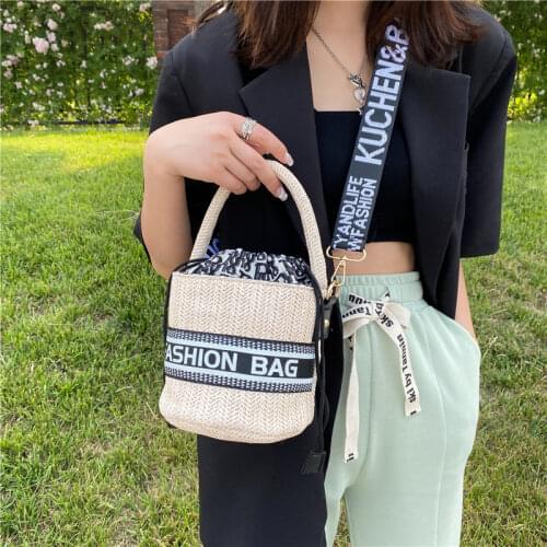 2021 New Letter Woven Womens Crossbody Bag Bucket Shaped Female Handbag Summer Straw Beach Shoulder Bag Designer Shopper Wallet