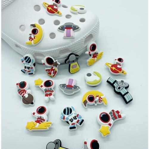 1pc Funny Astronaut Shoe Charms Croc Jibz Garden Sandals Silicone shoe Button Decoration Accessories Kids Xmas Kid Party Gifts