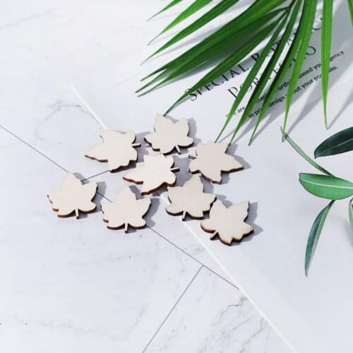 50pcs Cut Wood Maple Leaf Embellishment Wooden Shape Craft Wedding Decor QX2E