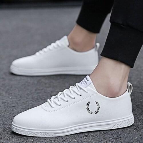 2021 New Arrival Men Vulcanize Shoes Fashion Male High Quality White Sneakers Lightweight Men Soft Flat Shoes Tenis Masculino