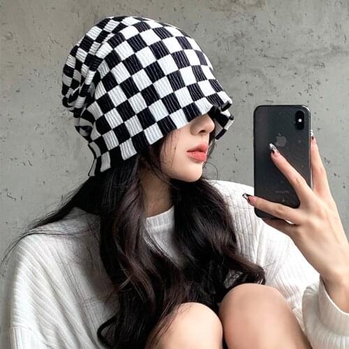 2021 Korean Retro New Fashion Black White Checkerboard Beanie Hat For Autumn Winter Men Women Hip Hop Skullies Hat Wholesale