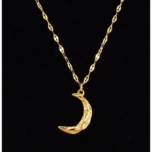 YUN RUO Vintage Yellow Gold Plated Moon Pendant Necklace Lips Chain for Woman Fashion 316 L Stainless Steel Jewelry Washable