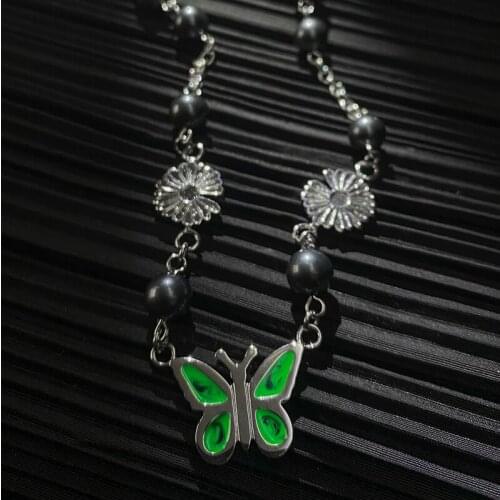 2020 New Daisy Green Butterfly Black Pearl Necklace Niche Design Short Sweater Chain Clavicle Chain Men and Women Ins Trend