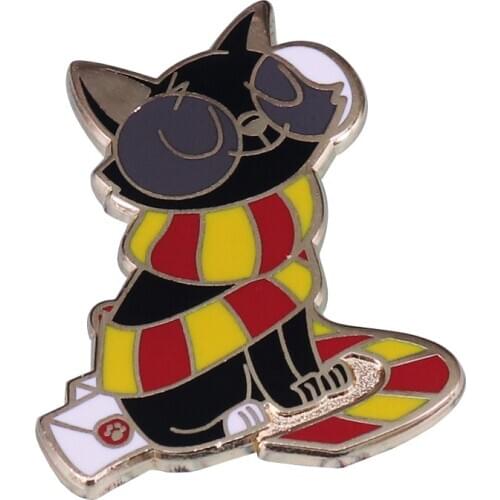 P5433 Dongmanli Cute Animal Hand Hard Enamel Pins Women Men Badge Backpack Collar Lapel Movie Anime Jewelry