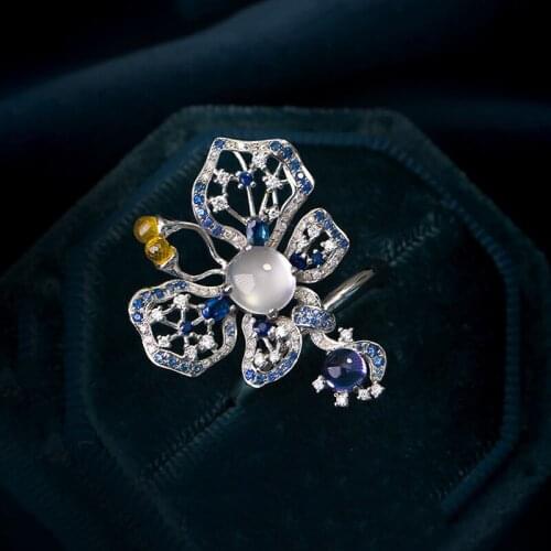 Luxury Insect Jewelry Hollow Design Charm Fashion Butterfly Rings Adjustable Size Womens Wedding Cocktail Party High Grade Ring