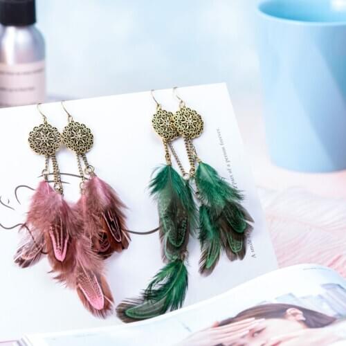 2020 Womens Exaggerated Pink Green Feather Earrings Bohemian Retro Ethnic Long Tassel Round Carved Metal Dangle Earring Jewelry