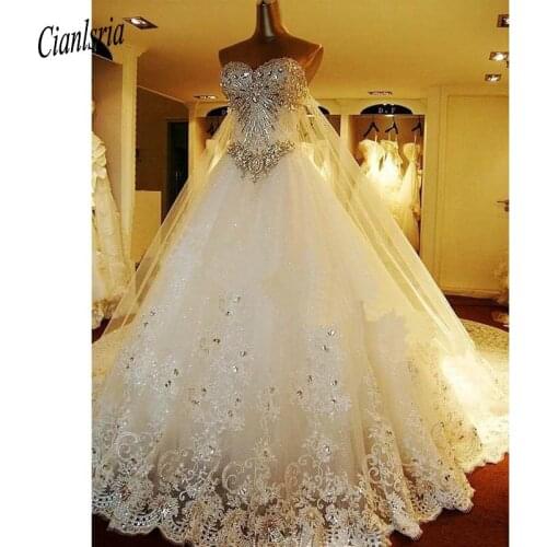 2020 Luxury Crystal Wedding Dresses Lace Cathedral Lace-up Back Bridal Gowns A-Line Sweetheart Appliques Beaded Garden