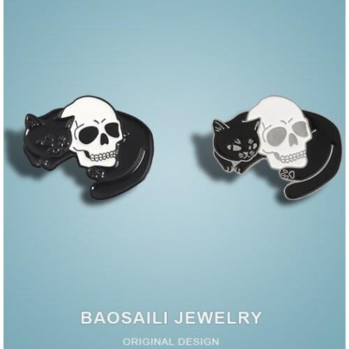 Skeleton Cat Creative Badge, Fashion Black Cat Body Wrapped Skull Personality Brooch Accessories Enamel Label Pins