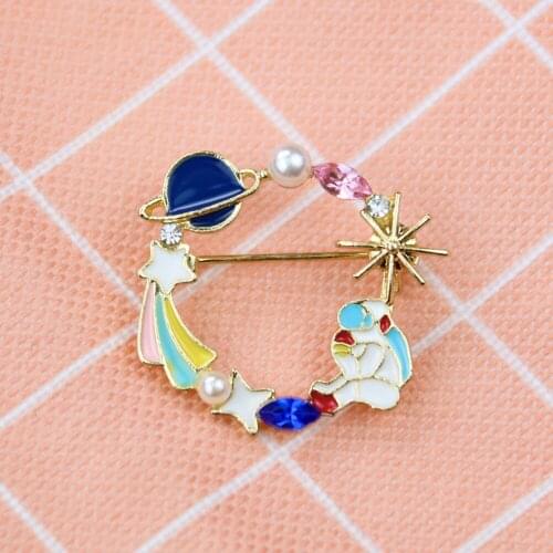 Aesthetic Garland Spaceman Pearl Zircon Enamel Space Meteor Brooch Crystal Star Planet Circle Pin Woman Backpack Bag Budge Gift