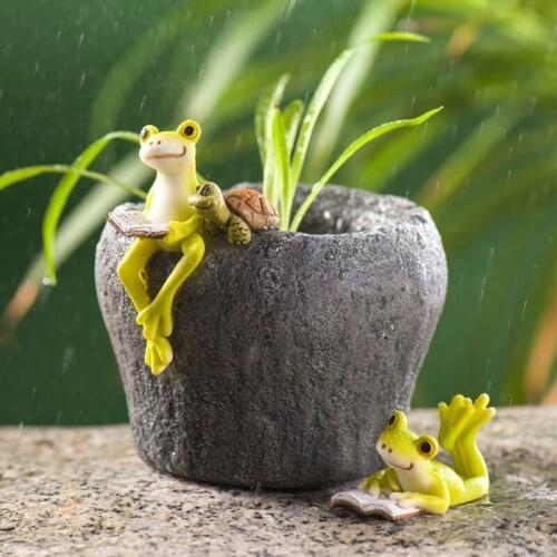 Creative And Unique Micro-landscape Frog Personality Sculpture Decoration Home Adornment Desktop Vivid Resin Crafts Ornaments
