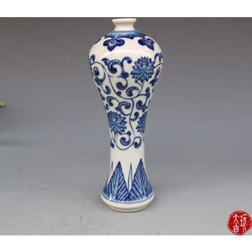 Antique QingDynasty porcelain vase,white and blue,Wrapped lotus,Hand-painted crafts,Collection&Adornment