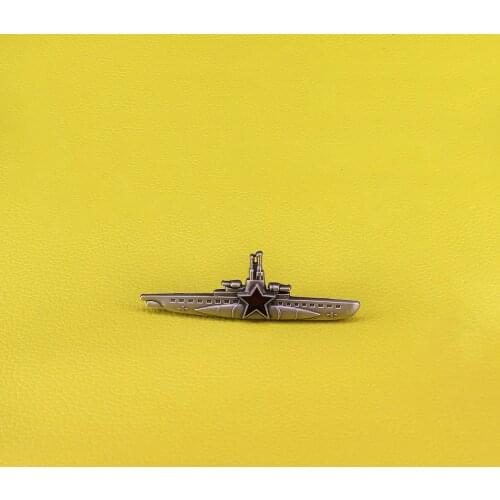 Russian Soviet warships pin sailing ship USSR navy brooch vintage cruiser Aurora metal badges red star brooches for men patriot