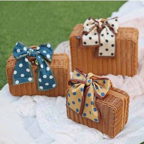 Vintage Portable Handmade Wicker Rattan Woven Basket Makeup Organizer Picnic Luggage Storage Basket Custom-made Hand Gift Basket