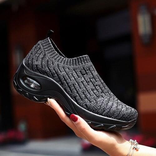 Womens Sports Shoes 2021 New Lightweight Outdoor Sports Shoes Breathable Mesh Comfortable Platform Air Cushion Sports Shoes