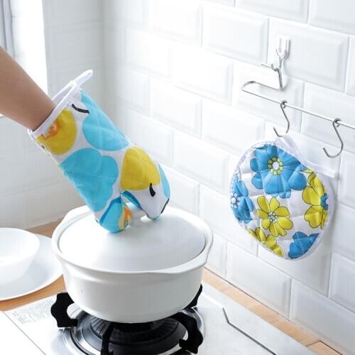Cute Potholders Oven Mitts Microwave Baking Gloves Flower Pattern Insulation Gloves and Mat Polyester Kitchen Gloves for Cooking