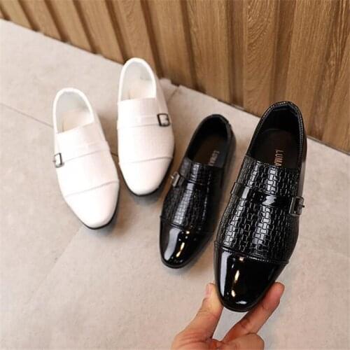 The new 2021 children shoes boy students show shoes soft bottom boy shoes flower protocol