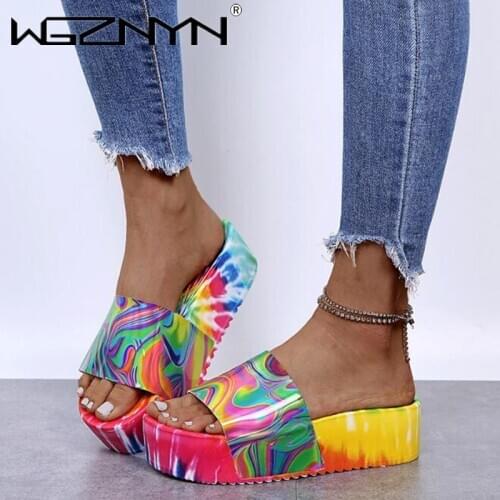 2021 Womens Fashion Casual Multicolor Tie-dye Printed Outdoor Slippers Platform Wedges Beach Shoes Flip Flop Sandalia Feminina