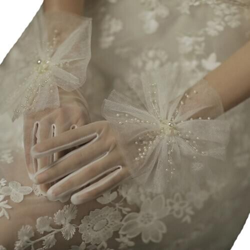 Beaded White Wedding Gloves Women Full Finger Bridal Gloves Pearls Bow Short Mesh Marriage Party Gloves Wedding Gift Accessories