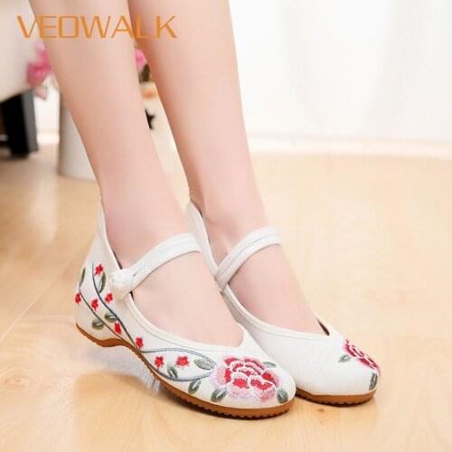 Veowalk Women Floral Embroidery Canvas Ballet Flats Elegant Ladies Casual Shoes Comfortable Chinese Ballerinas