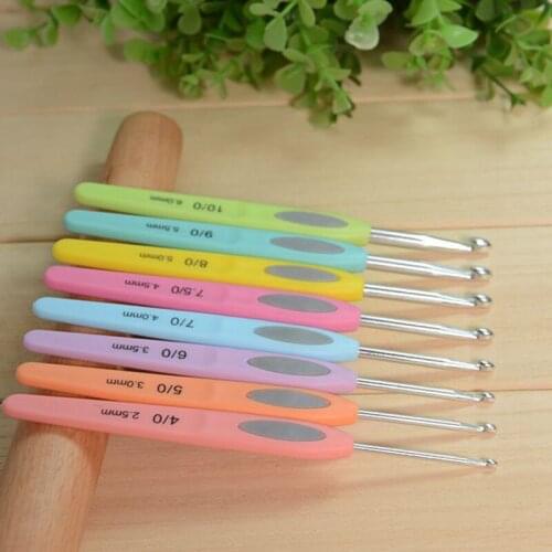 Colorful Crochet Hooks Set Plastic Handle Crochet Sweater Needle Knitting Tool High Quality 8Pcs/set Sewing Tools