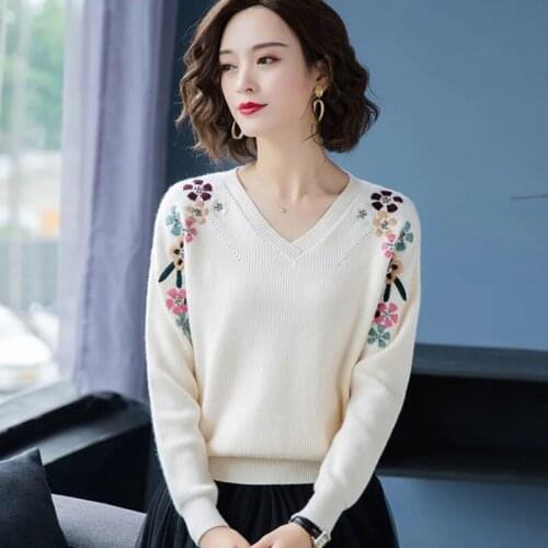 Heavy Industry Embroidered Bead Pullover Female Tops 2021 Autumn Winter Knitted Sweater Womens Short V-Neck Sweater Elegant