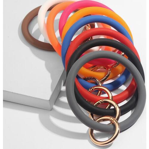 JUST FEEL Fashion Silica Gel Wear Bracelet Keychain for Women Gifts Trendy Exaggerated Circle Wristlet Keychain Unisex Jewelry