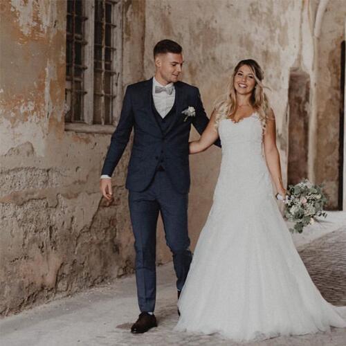 Elegant V-neck Wedding Dress Illusion Back Covered Button Appliques A-line Bridal Gowns Sweep Train White Ivory Vestido De Novia