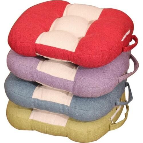 Seat cushion with handle