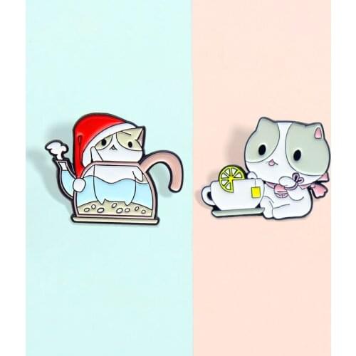Cat drinking lemon tea Enamel Brooch Kitten in the kettle Lapel Pin Christmas hat Cute animal bag clothes Custom Badge Gifts