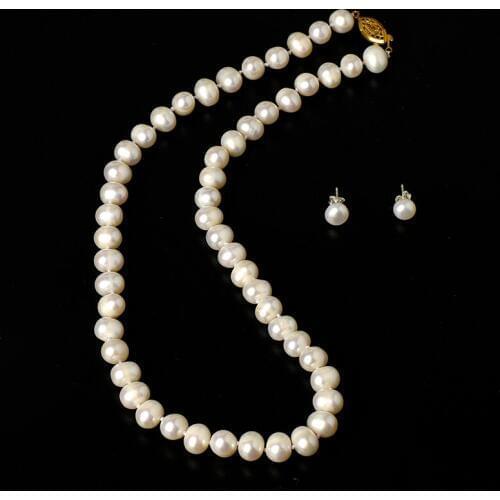 Have Golden 8-9 mm metal buckle PLUS smooth and shiny design Pearl Necklace add the Chic and chic Earrings