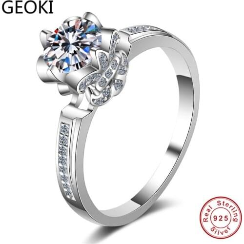 Geoki 925 Sterling Silver Perfect Cut 0.8 ct VVS1 Moissanite Ring D Color Passed Diamond Test 4 Claw Round Stone Wedding Rings