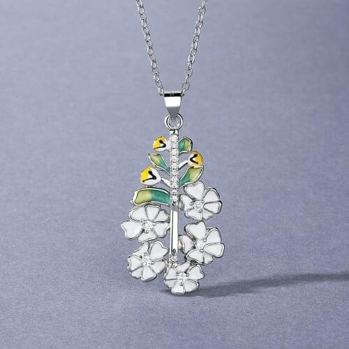 2021 New White Epoxy Flower Pendant Necklace Handmade 925 Silver Womens Jewelry Pendant Sweater Chain Necklaces for Women